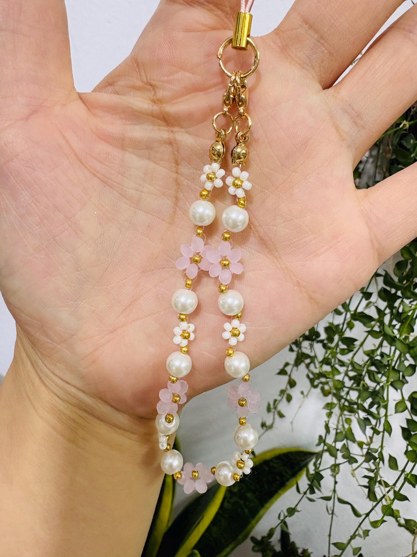 Daisy and Pearl Phone Strap, White Beaded Bracelet, Gift for Her, Friendship Bracelet