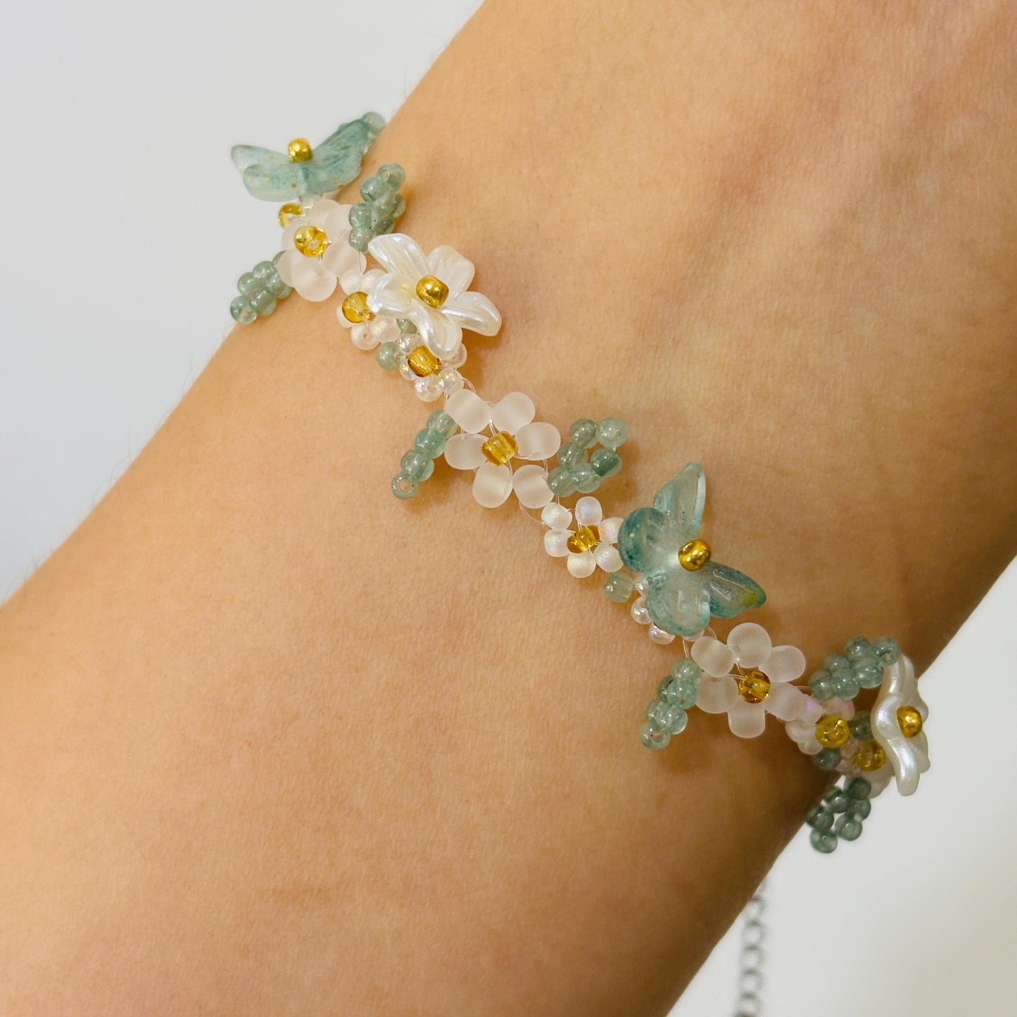 Handmade Jasmine Green Butterfly Pearl Phone Strap: Beaded Flower Bracelet