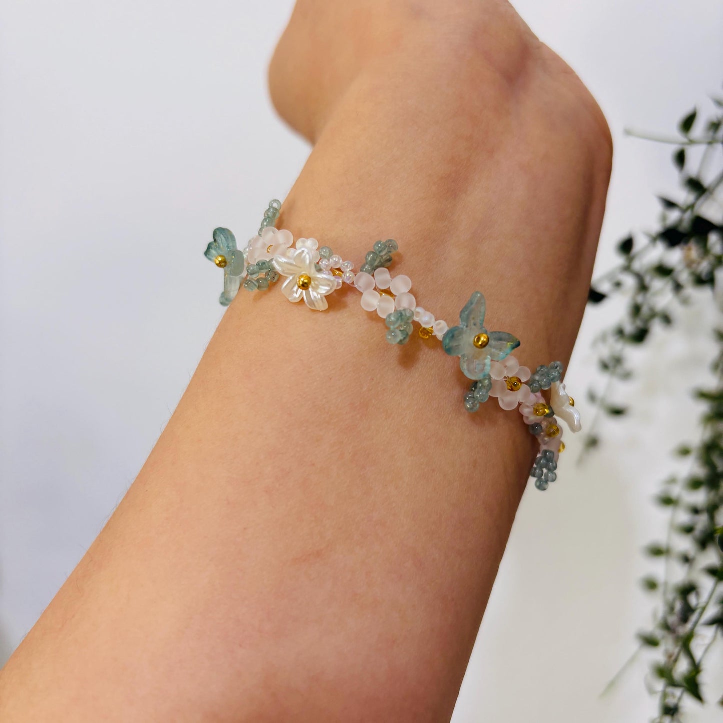 Handmade Jasmine Green Butterfly Pearl Phone Strap: Beaded Flower Bracelet