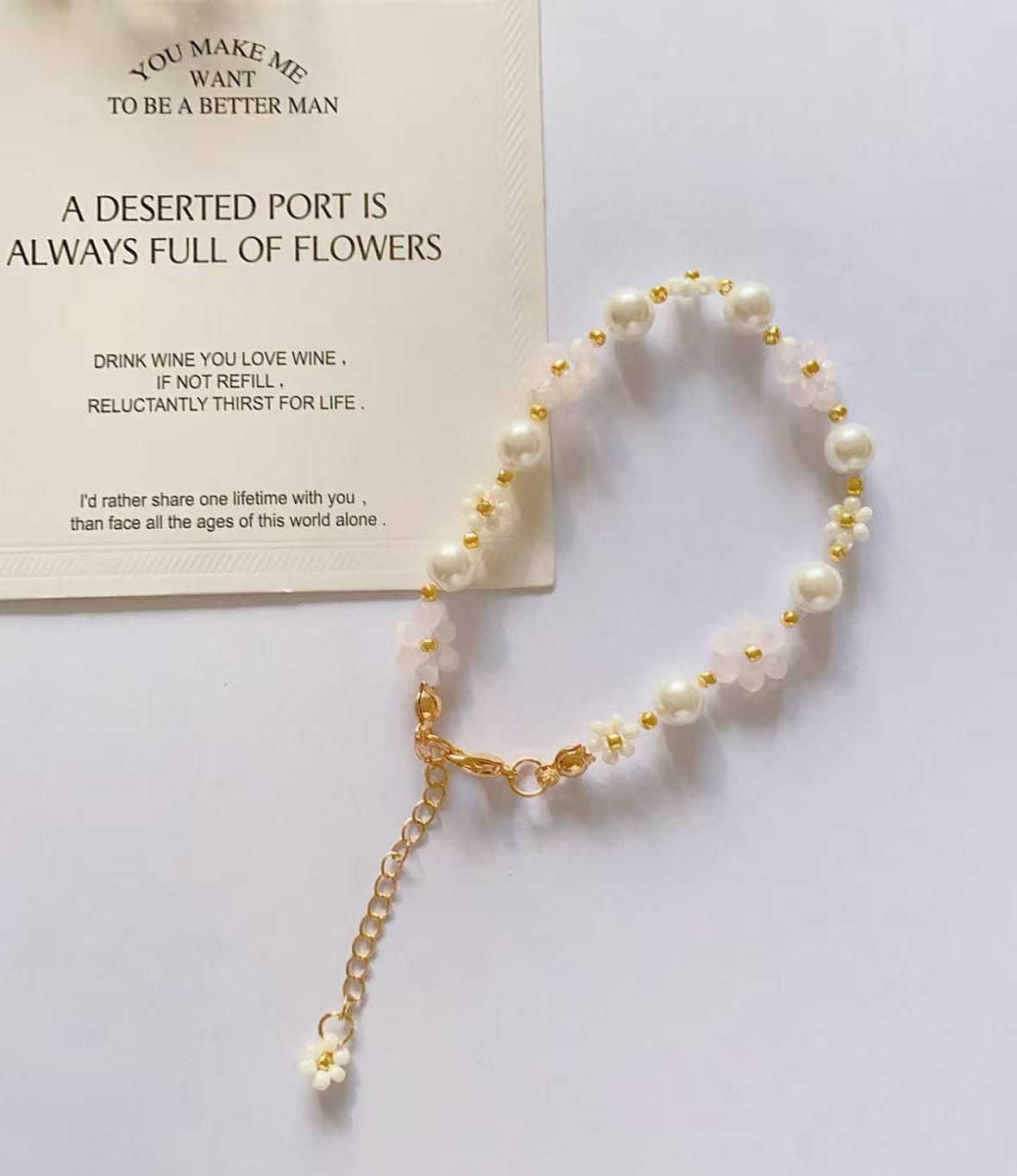 Daisy and Pearl Phone Strap, White Beaded Bracelet, Gift for Her, Friendship Bracelet