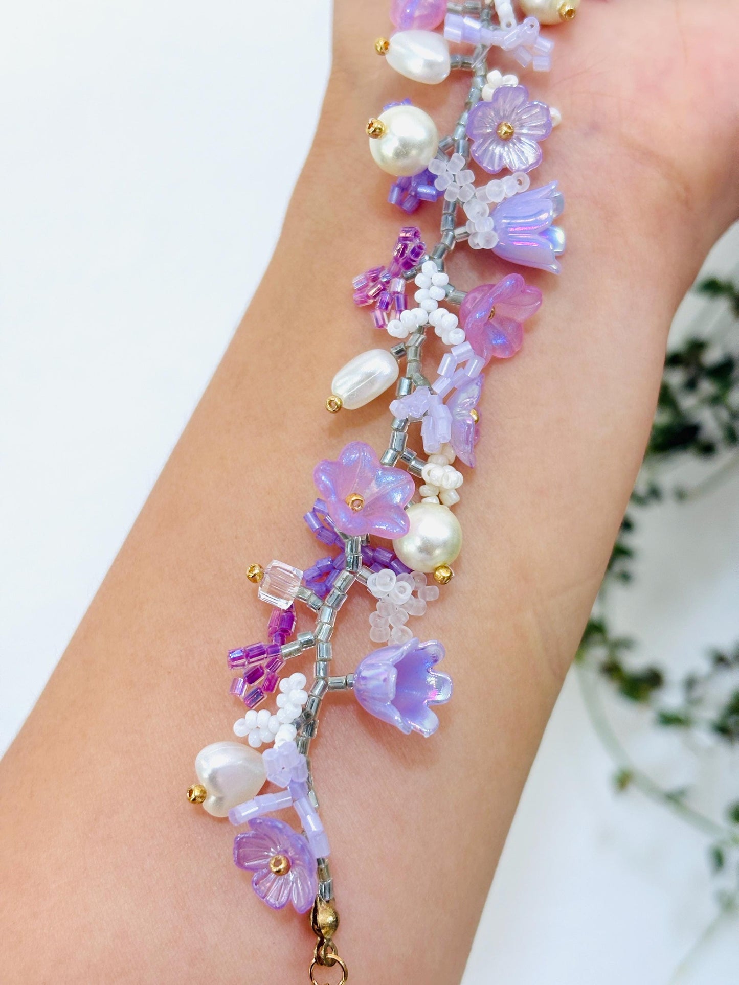 Lavender Seed Bead Phone Strap Bracelet: Handmade Floral Jewelry