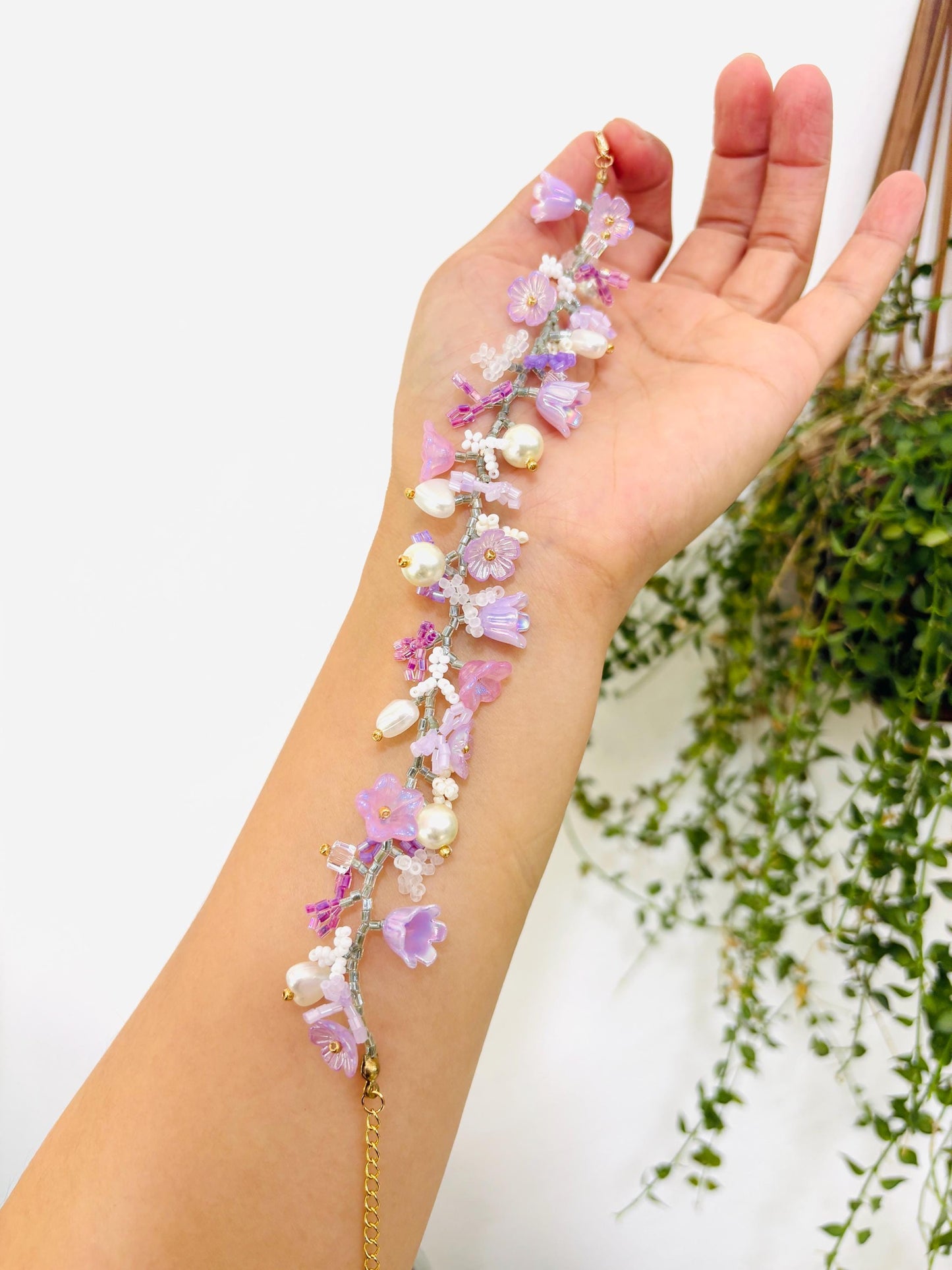 Lavender Seed Bead Phone Strap Bracelet: Handmade Floral Jewelry